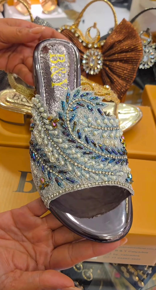 Sandália Paquistanesa Prata e Azul Bordada com Pérolas